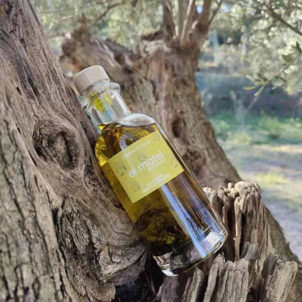 Aceite de oliva virgen extra infusionado con ajo y perejil - Llàgrimes del Canigó - Imagen 2